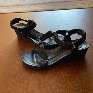 Teva Ysidro Black Leather Wedge Sandals Size 8.5